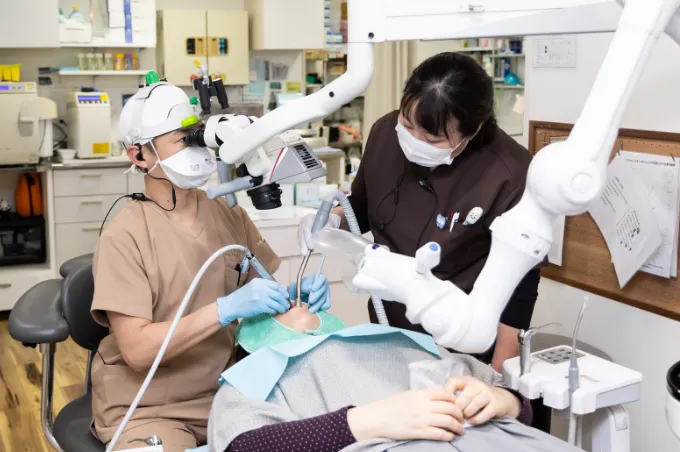虫歯の除去と型取り